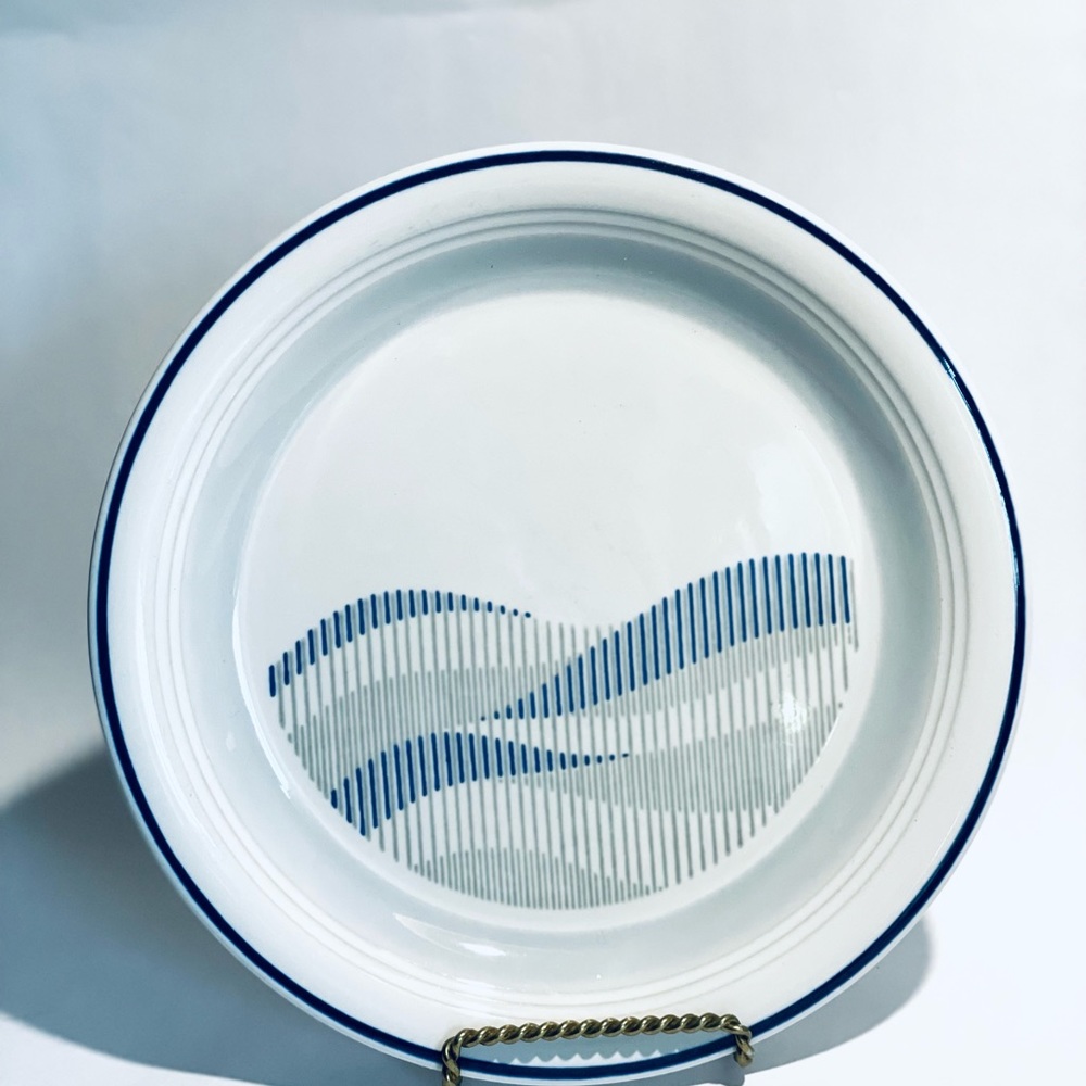 Home Beautiful gentle waves stoneware dinnerplate